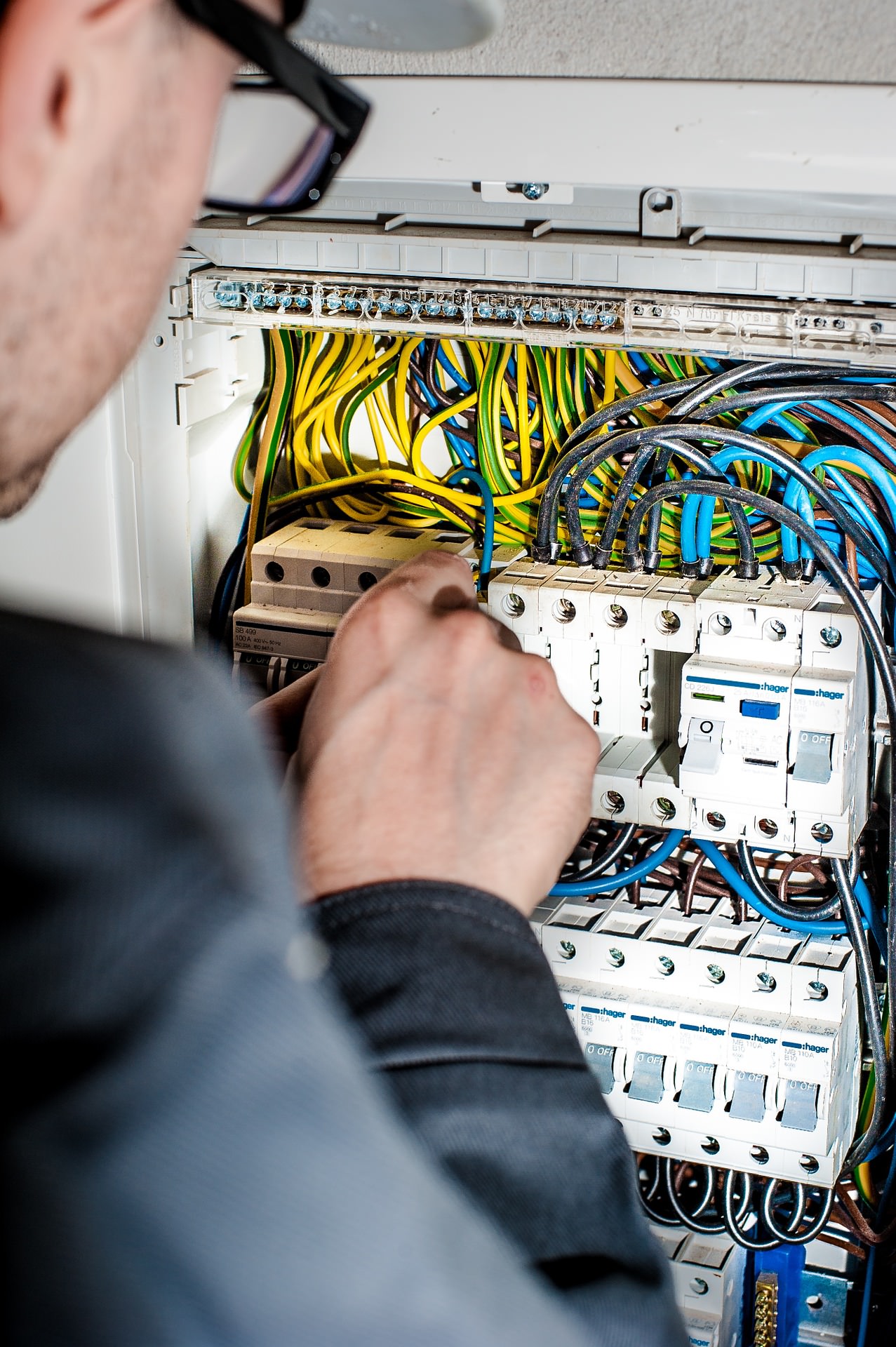 5 Skills Needed to Become An Electrician