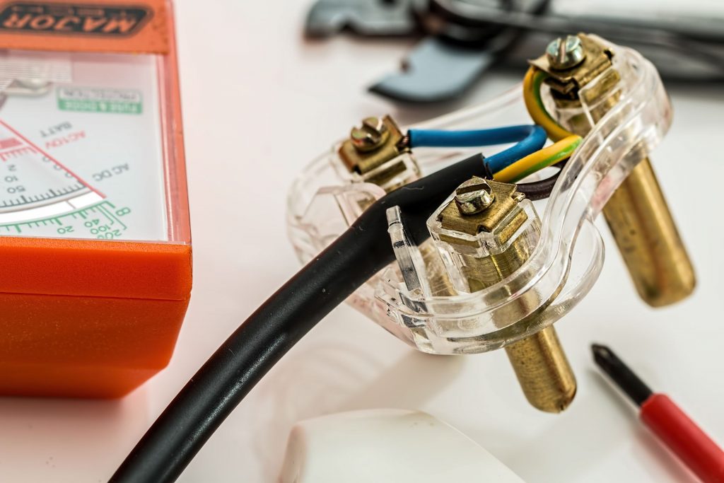 A picture of the electrical wiring inside a plug