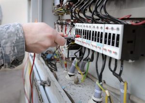A picture of a worker from an emergency electrical service