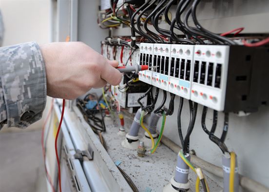 A picture of a worker from an emergency electrical service